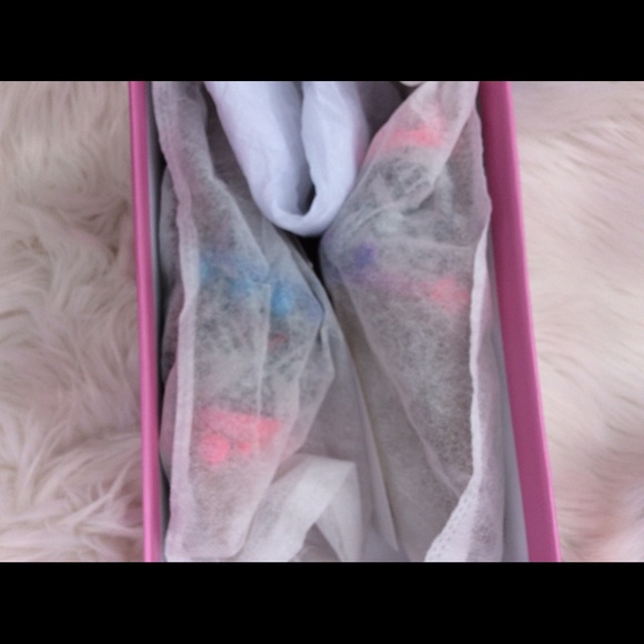 Pink Pearl Flat Sandals - Picture 6 of 7